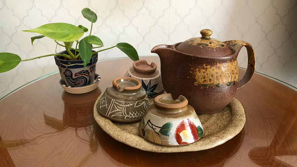 Vietnamese kettle and teacups