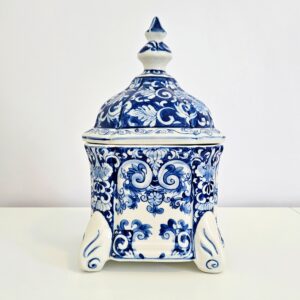 Dynasty hand-painted blue and white chinoiserie ceramic canister, jar with lid in tradition style