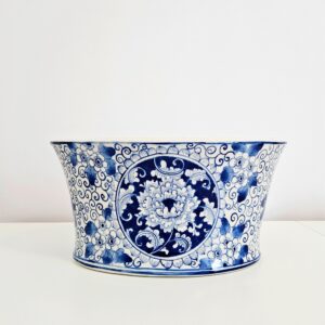 Blue garden Hand-painted blue and white chinoiserie porcelain planter